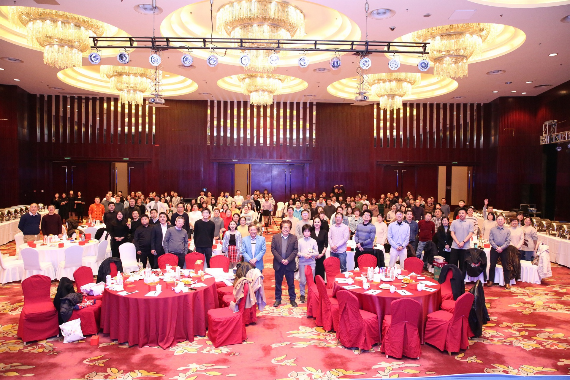 
                            “新超越，芯啟航”——2022年友旺新春年會(huì)圓滿(mǎn)成功